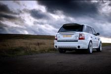 2009-kahn-cosworth-range-rover-white-rear-angle-2-1280x960.jpg