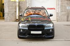 BMW X5 c установленым аэродинамическим китом от Hamann Flash передний бампер