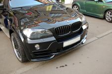 BMW X5 c установленым аэродинамическим китом от Hamann Flash капот и расширители колесных арок