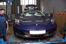 Ferrari F430 spider вид спереди поднят капот