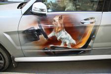 Mercedes Benz GLK - Аэрография собачка за рулем
